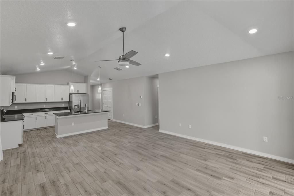 For Sale: $399,900 (3 beds, 2 baths, 1654 Square Feet)