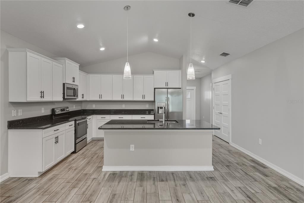 For Sale: $399,900 (3 beds, 2 baths, 1654 Square Feet)