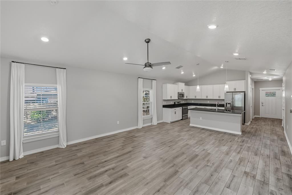 For Sale: $399,900 (3 beds, 2 baths, 1654 Square Feet)