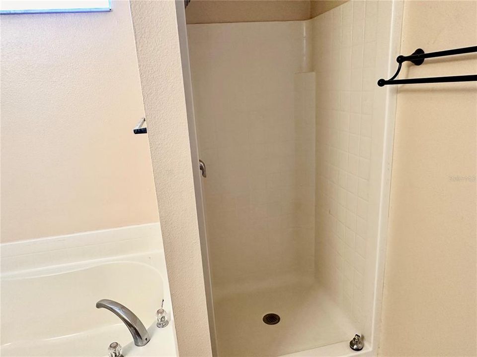 合同活跃: $1,960 (4 贝兹, 2 浴室, 1892 平方英尺)