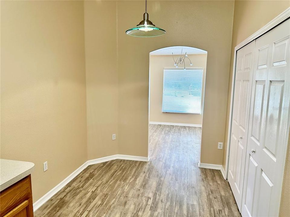 合同活跃: $1,960 (4 贝兹, 2 浴室, 1892 平方英尺)