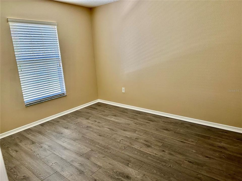 合同活跃: $1,960 (4 贝兹, 2 浴室, 1892 平方英尺)