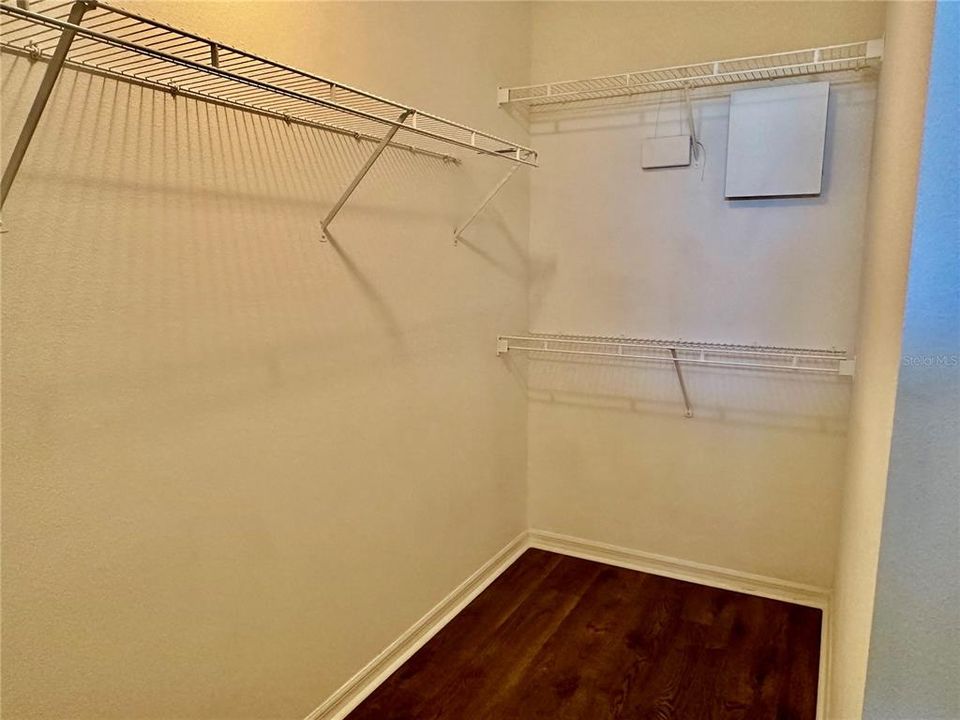 合同活跃: $1,960 (4 贝兹, 2 浴室, 1892 平方英尺)