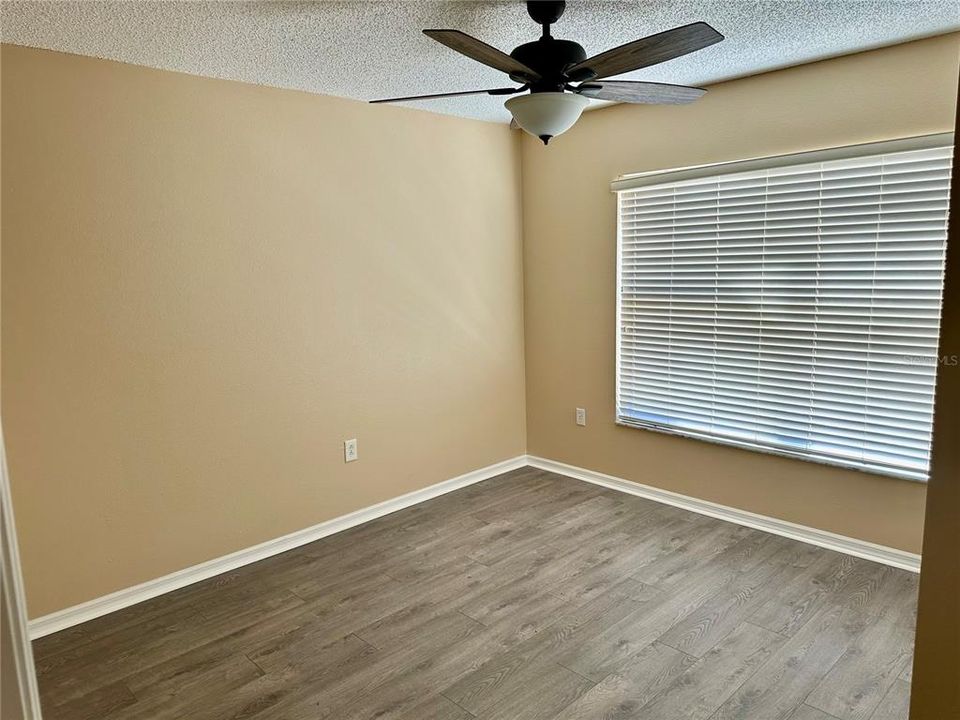 合同活跃: $1,960 (4 贝兹, 2 浴室, 1892 平方英尺)