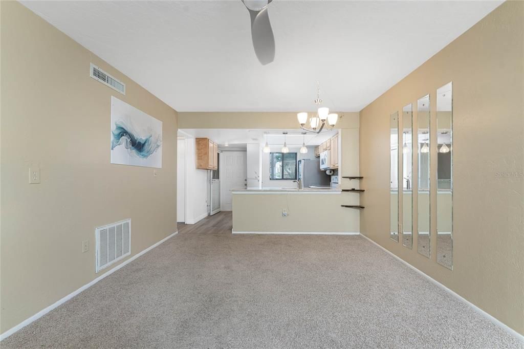 En Venta: $158,000 (2 camas, 2 baños, 886 Pies cuadrados)