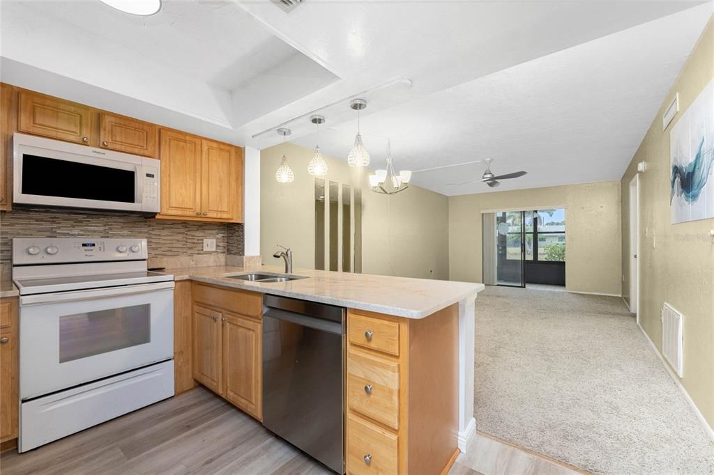 En Venta: $158,000 (2 camas, 2 baños, 886 Pies cuadrados)