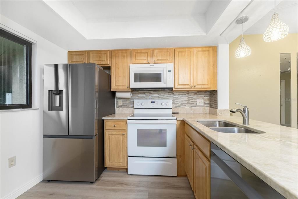 En Venta: $158,000 (2 camas, 2 baños, 886 Pies cuadrados)