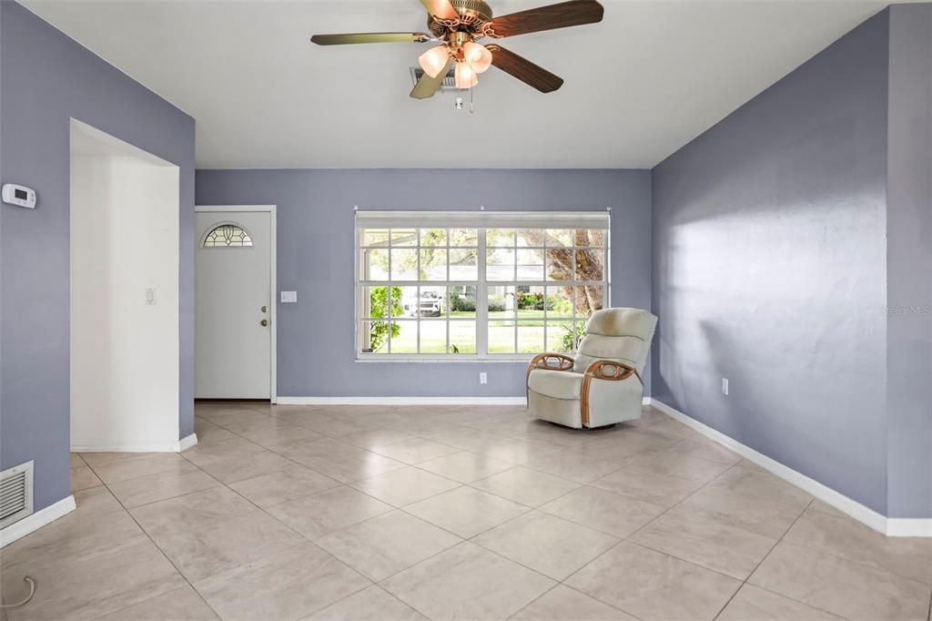 For Sale: $335,000 (2 beds, 2 baths, 1231 Square Feet)