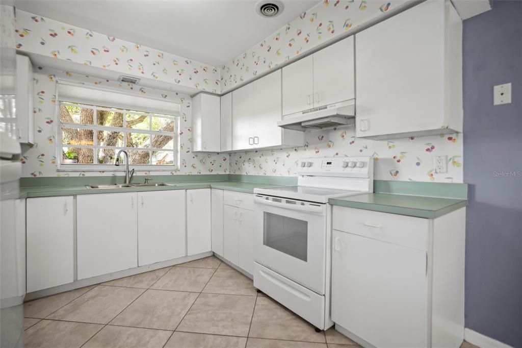 For Sale: $335,000 (2 beds, 2 baths, 1231 Square Feet)