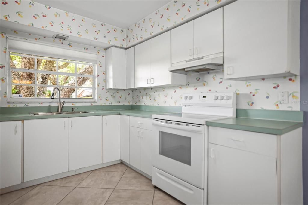 For Sale: $335,000 (2 beds, 2 baths, 1231 Square Feet)