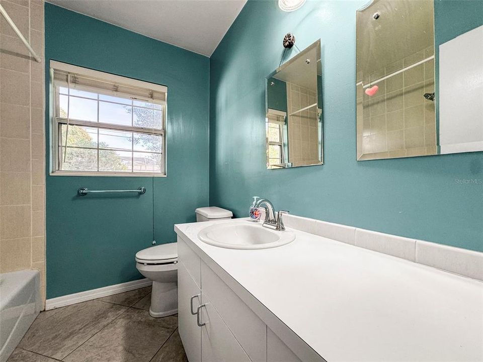 For Sale: $335,000 (2 beds, 2 baths, 1231 Square Feet)