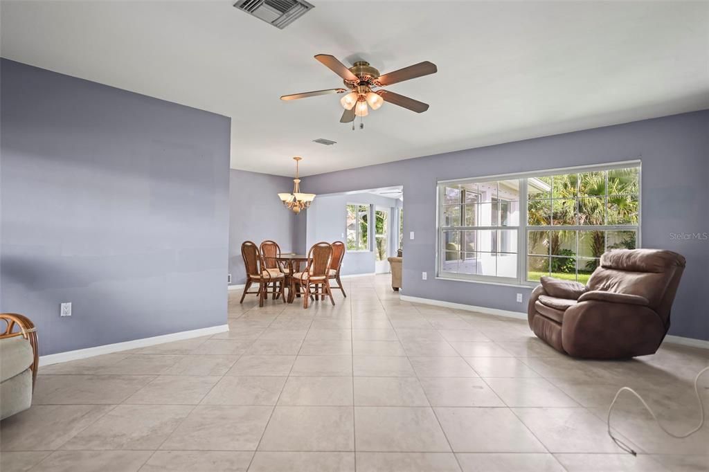 For Sale: $335,000 (2 beds, 2 baths, 1231 Square Feet)