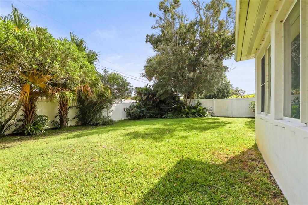 For Sale: $335,000 (2 beds, 2 baths, 1231 Square Feet)