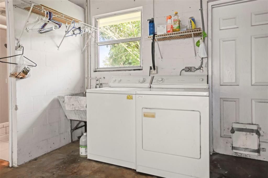 For Sale: $335,000 (2 beds, 2 baths, 1231 Square Feet)