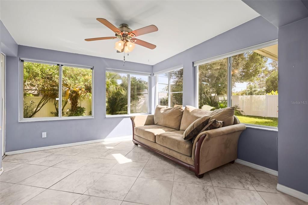 For Sale: $335,000 (2 beds, 2 baths, 1231 Square Feet)