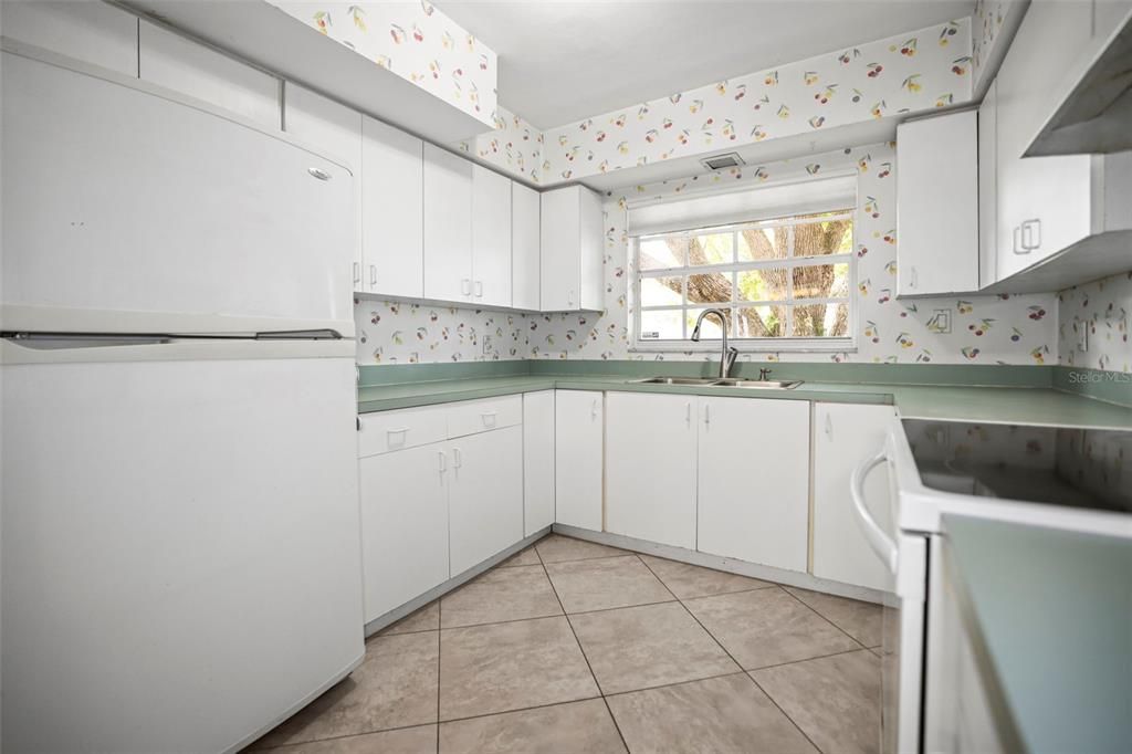For Sale: $335,000 (2 beds, 2 baths, 1231 Square Feet)