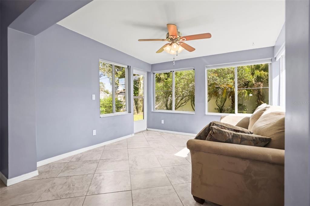 For Sale: $335,000 (2 beds, 2 baths, 1231 Square Feet)