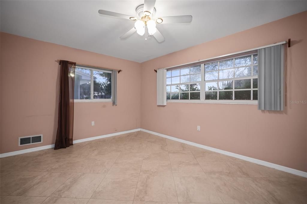 For Sale: $335,000 (2 beds, 2 baths, 1231 Square Feet)