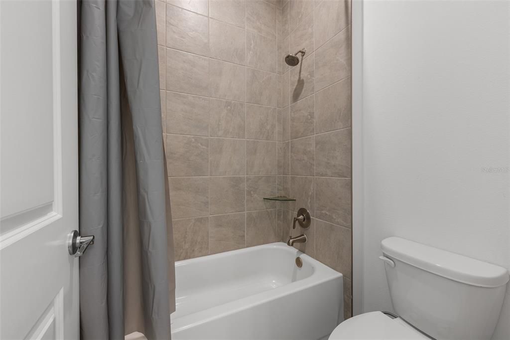 For Sale: $1,150,000 (6 beds, 4 baths, 4867 Square Feet)