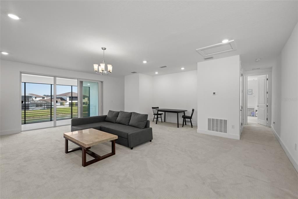 For Sale: $1,150,000 (6 beds, 4 baths, 4867 Square Feet)