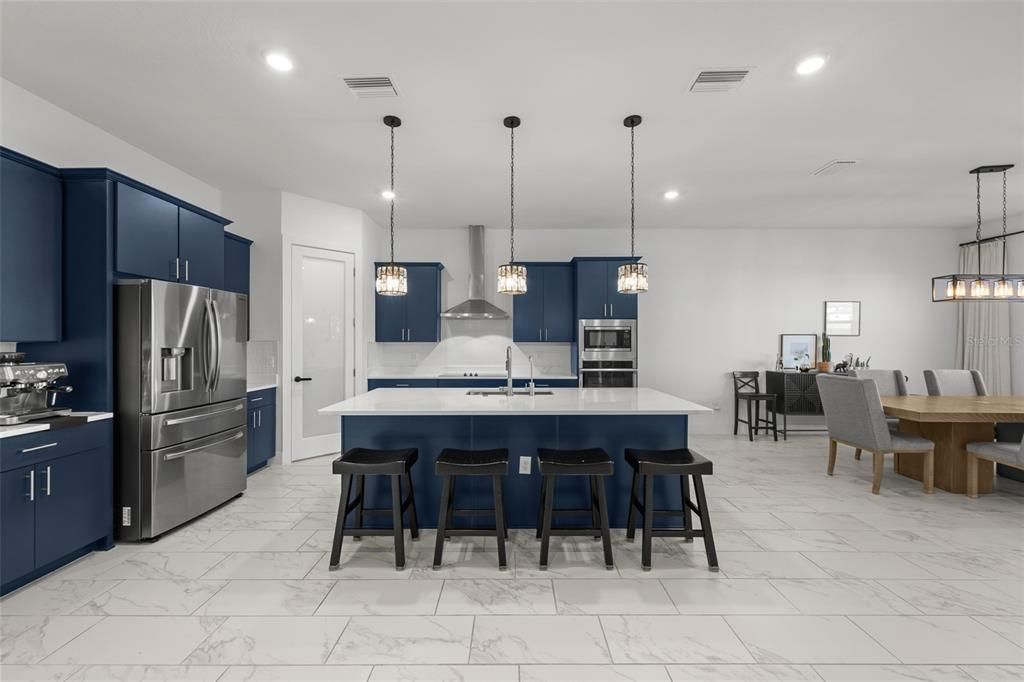 For Sale: $1,150,000 (6 beds, 4 baths, 4867 Square Feet)