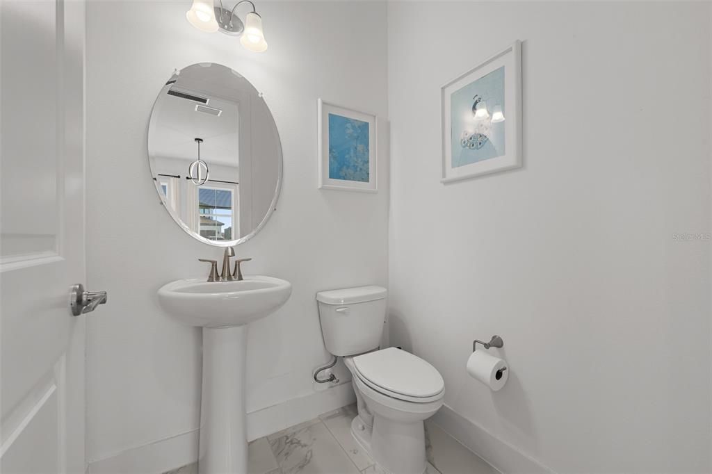 For Sale: $1,150,000 (6 beds, 4 baths, 4867 Square Feet)