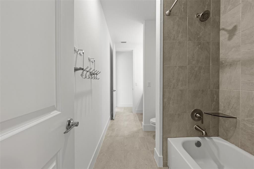 For Sale: $1,150,000 (6 beds, 4 baths, 4867 Square Feet)