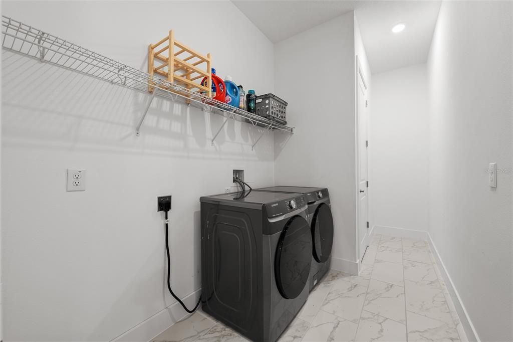 For Sale: $1,150,000 (6 beds, 4 baths, 4867 Square Feet)