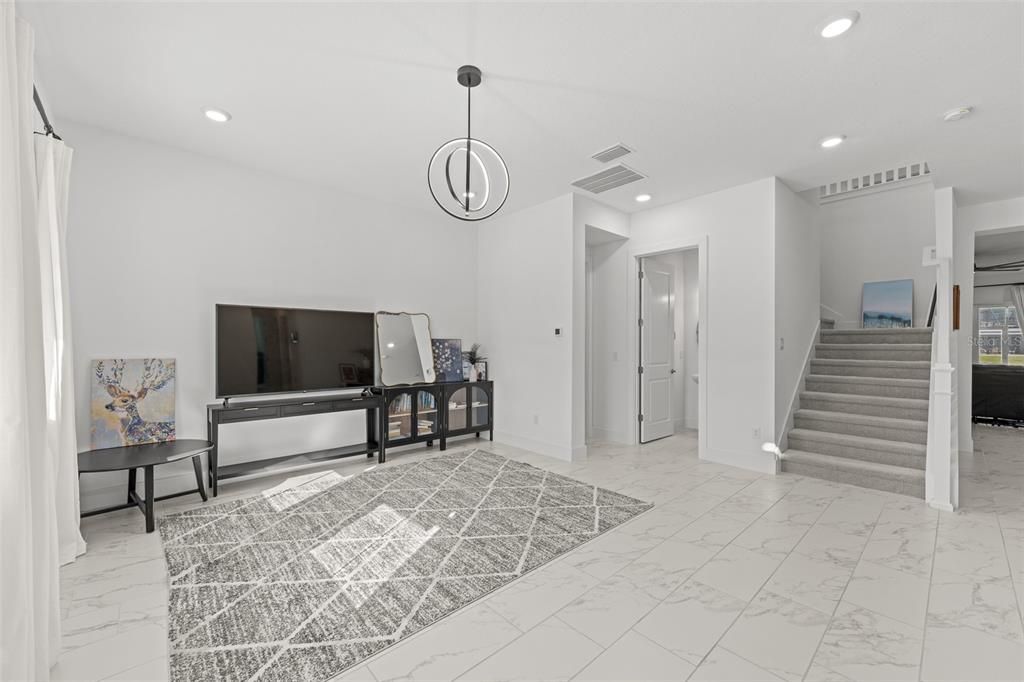 For Sale: $1,150,000 (6 beds, 4 baths, 4867 Square Feet)