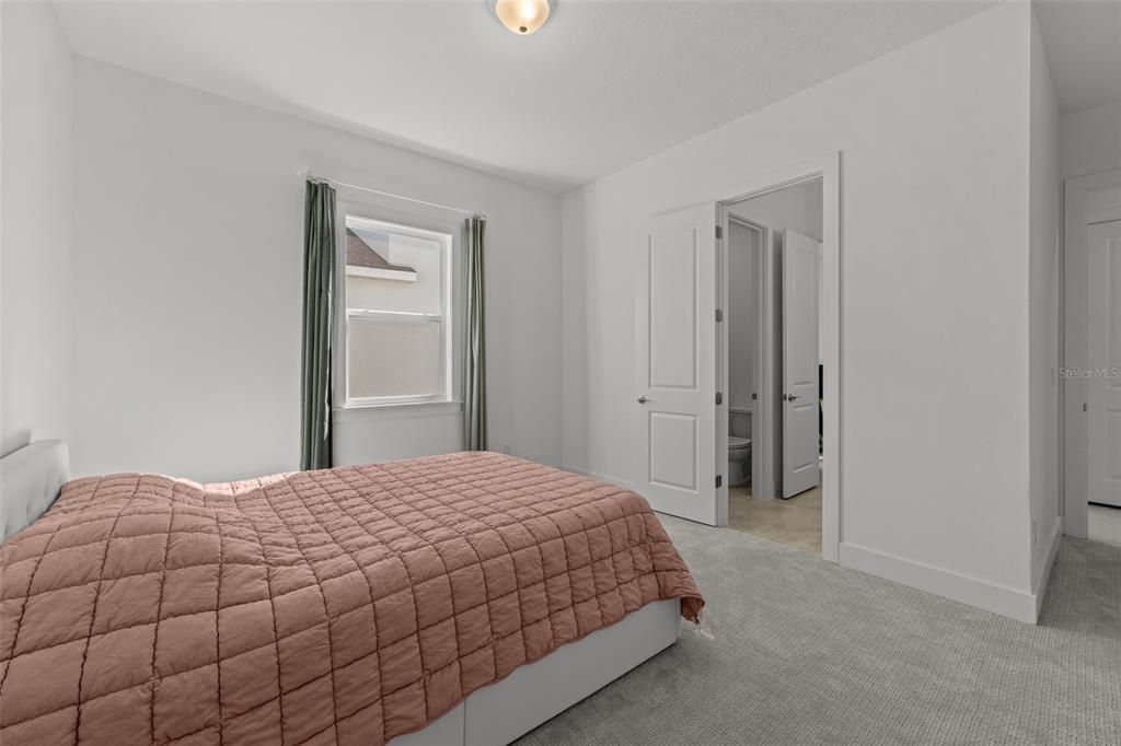 For Sale: $1,150,000 (6 beds, 4 baths, 4867 Square Feet)