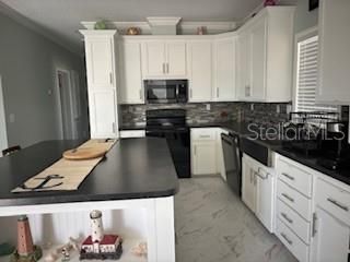 For Rent: $3,900 (2 beds, 2 baths, 880 Square Feet)