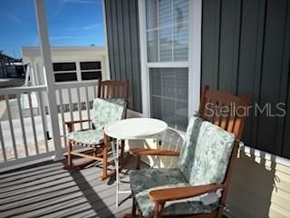 For Rent: $3,900 (2 beds, 2 baths, 880 Square Feet)