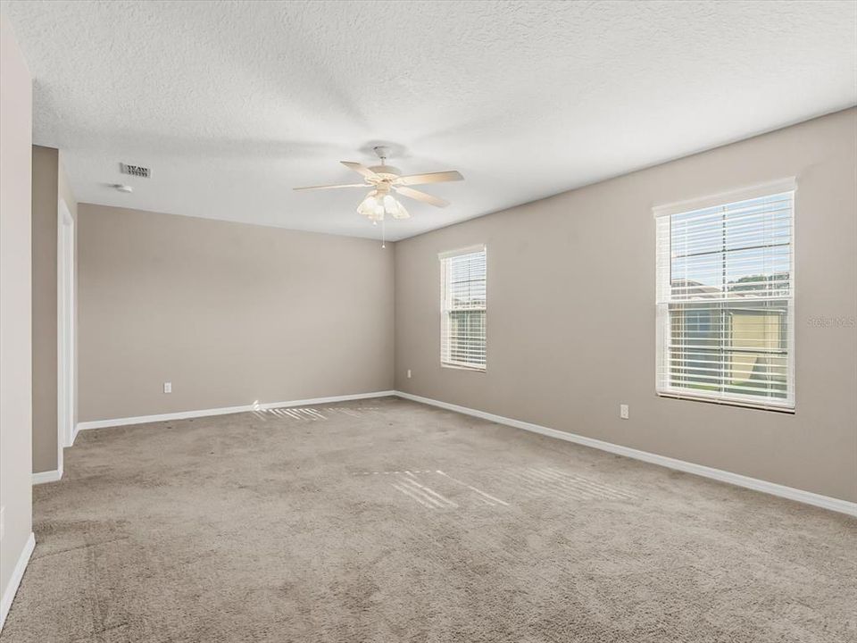 待售: $420,000 (4 贝兹, 2 浴室, 2211 平方英尺)