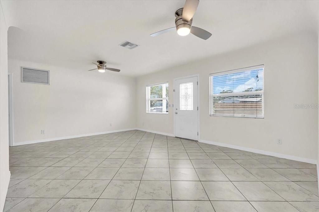 For Rent: $2,500 (3 beds, 2 baths, 1280 Square Feet)