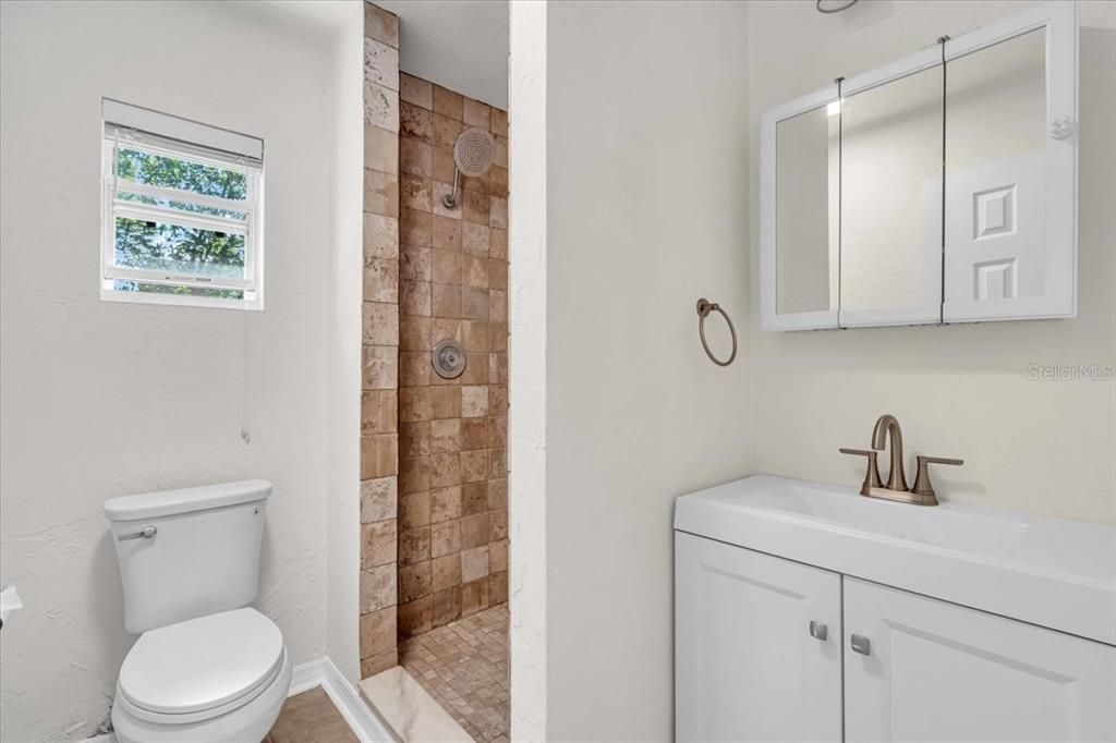 For Rent: $2,500 (3 beds, 2 baths, 1280 Square Feet)