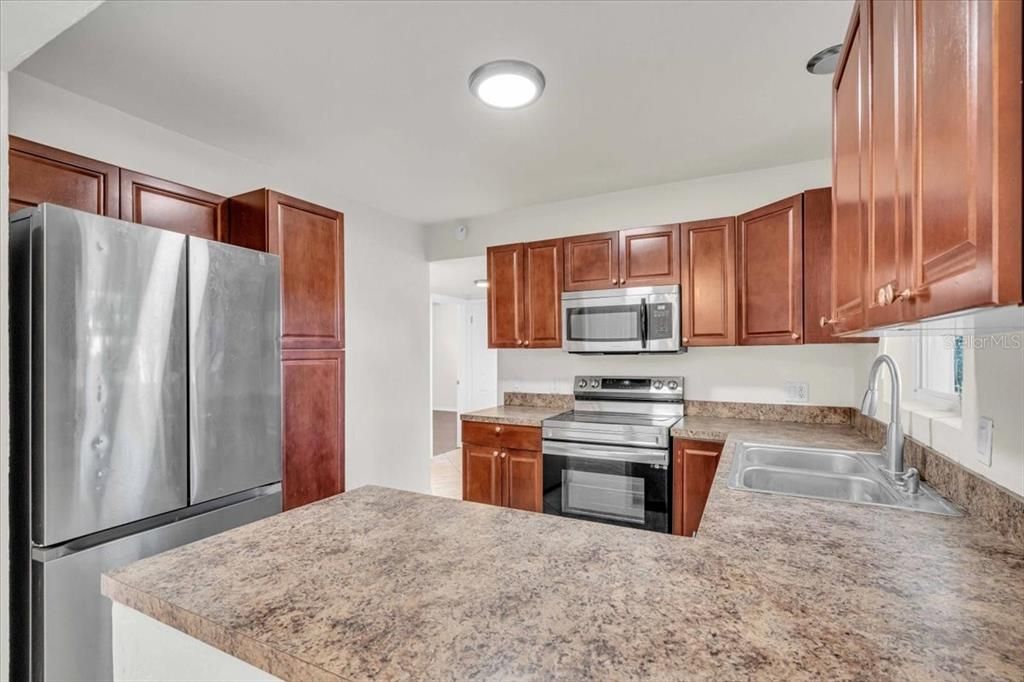 For Rent: $2,500 (3 beds, 2 baths, 1280 Square Feet)