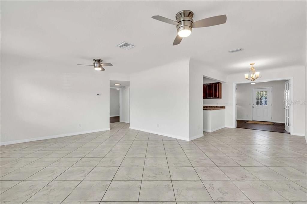 For Rent: $2,500 (3 beds, 2 baths, 1280 Square Feet)