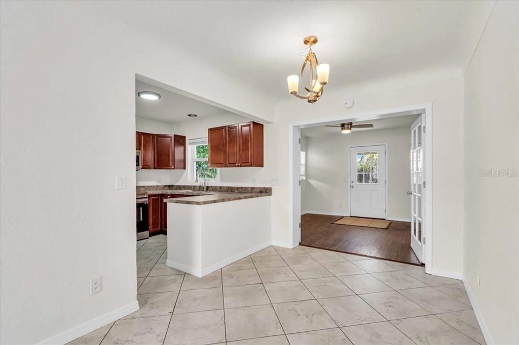 For Rent: $2,500 (3 beds, 2 baths, 1280 Square Feet)