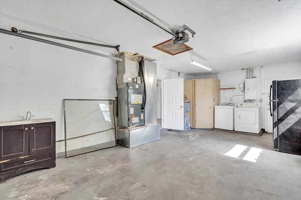 For Rent: $2,500 (3 beds, 2 baths, 1280 Square Feet)