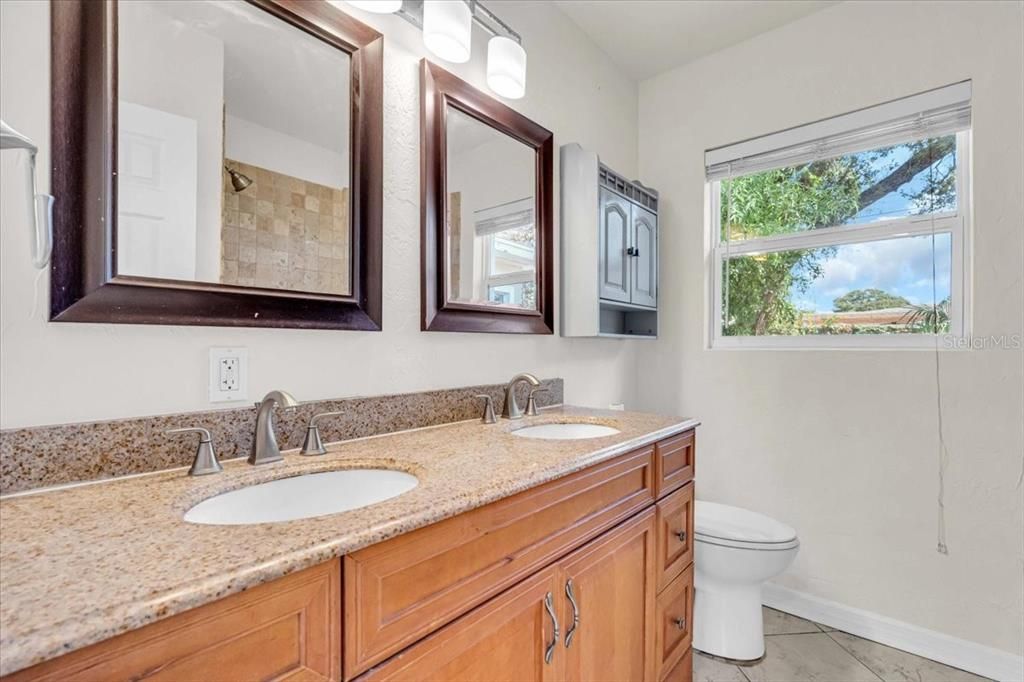 For Rent: $2,500 (3 beds, 2 baths, 1280 Square Feet)