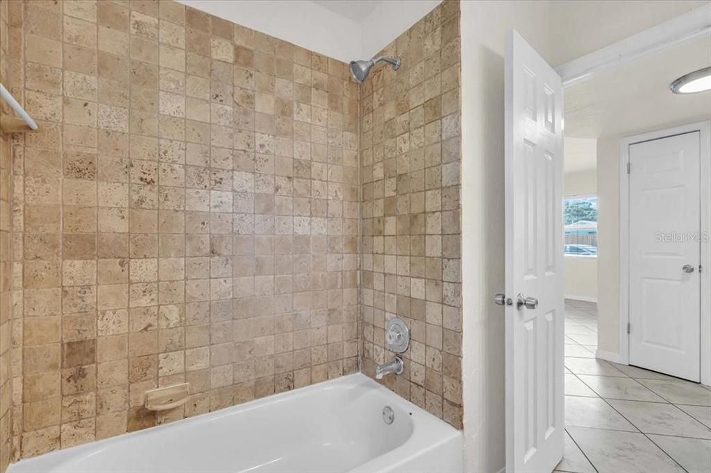 For Rent: $2,500 (3 beds, 2 baths, 1280 Square Feet)