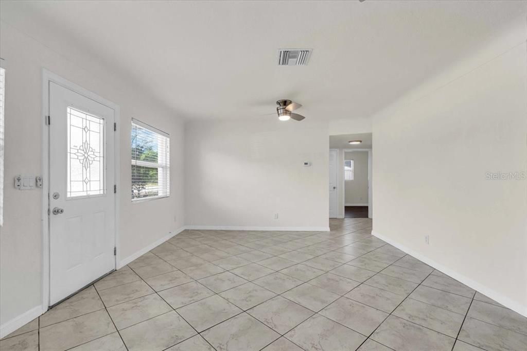 For Rent: $2,500 (3 beds, 2 baths, 1280 Square Feet)