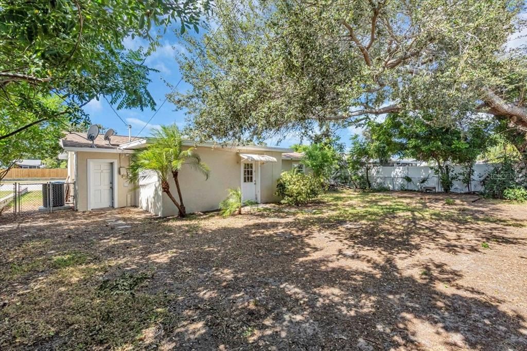 For Rent: $2,500 (3 beds, 2 baths, 1280 Square Feet)