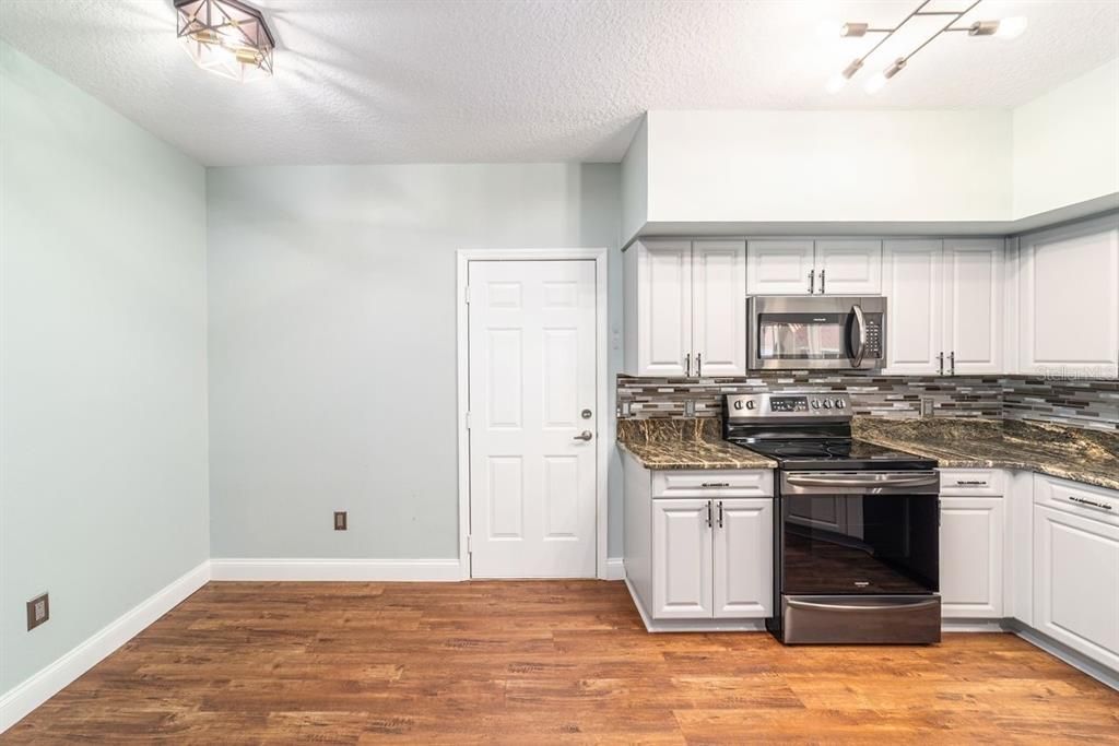 For Sale: $239,900 (2 beds, 2 baths, 1281 Square Feet)