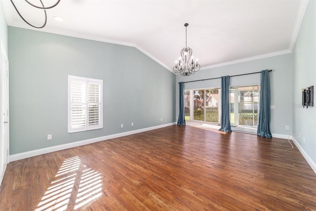 For Sale: $239,900 (2 beds, 2 baths, 1281 Square Feet)