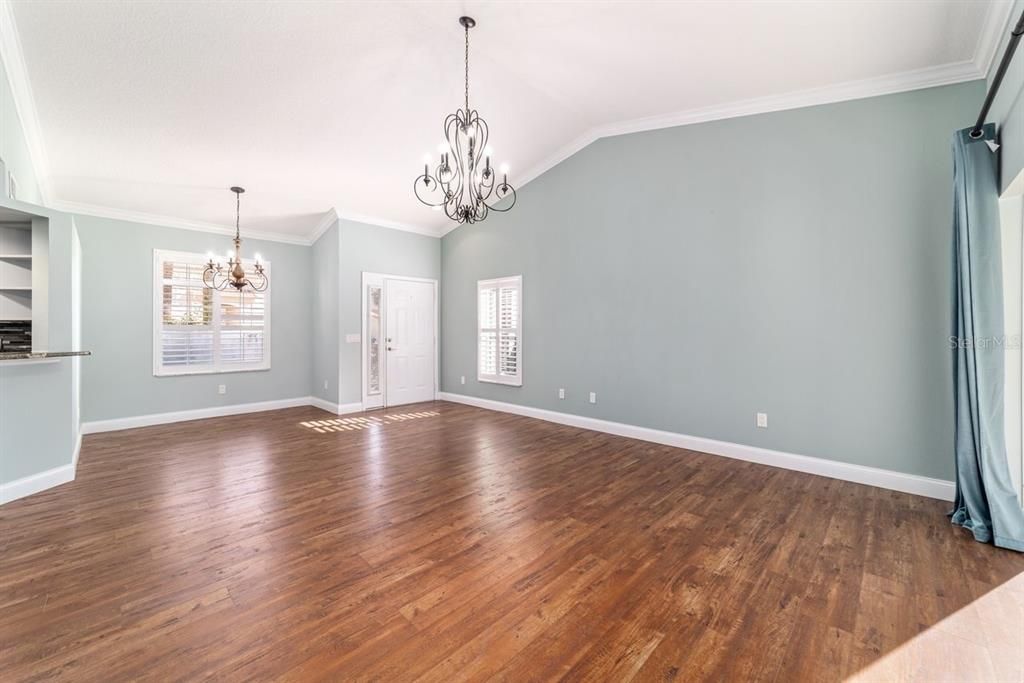 For Sale: $239,900 (2 beds, 2 baths, 1281 Square Feet)