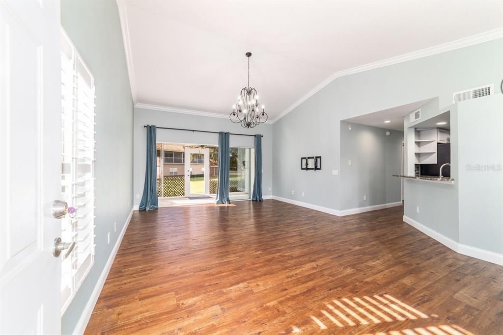 For Sale: $239,900 (2 beds, 2 baths, 1281 Square Feet)