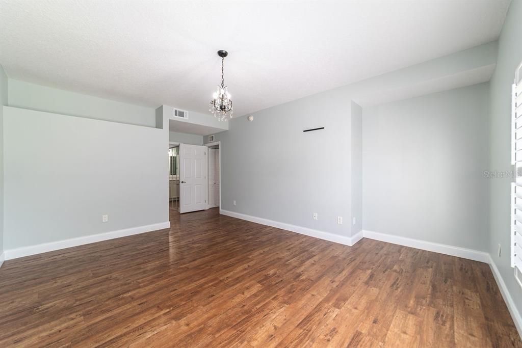 For Sale: $239,900 (2 beds, 2 baths, 1281 Square Feet)