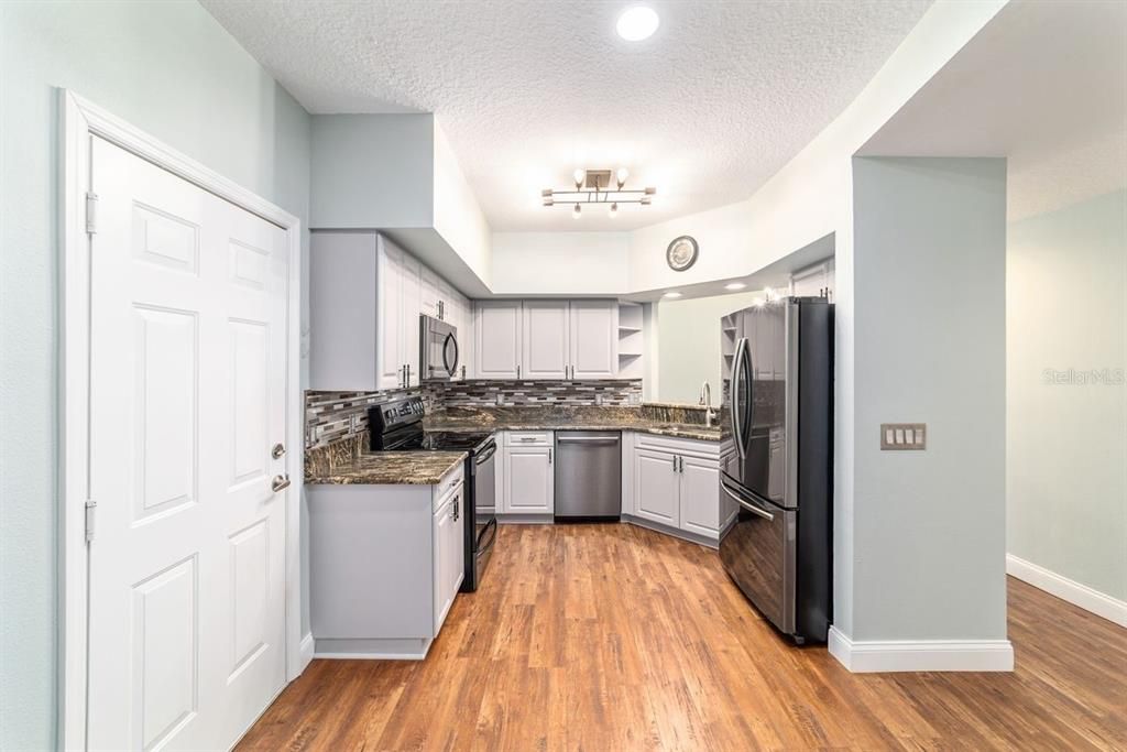 For Sale: $239,900 (2 beds, 2 baths, 1281 Square Feet)