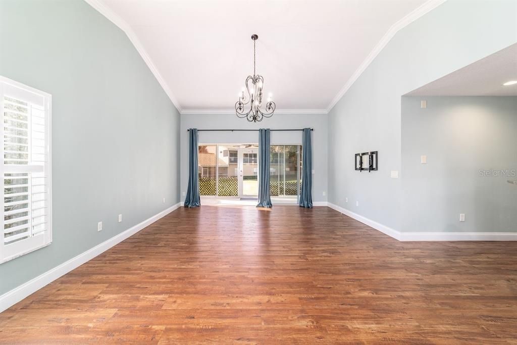 For Sale: $239,900 (2 beds, 2 baths, 1281 Square Feet)